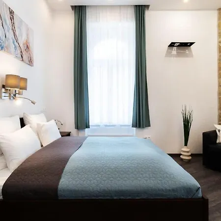 Comfy New At Castle *